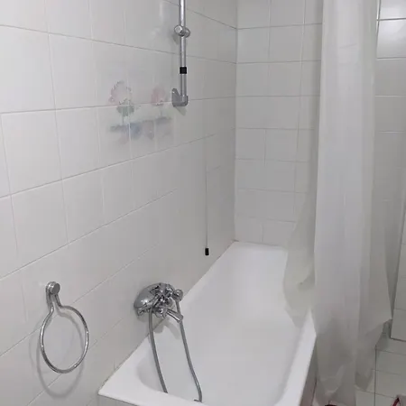 Uno Spazio Luminoso E Tranquillo Vicino Milano Homestay San Zenone Al Lambro